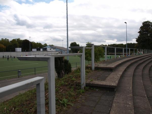 Stadion Bezirkssportanlage Karl-Hohmann-Straße - Düsseldorf-Benrath