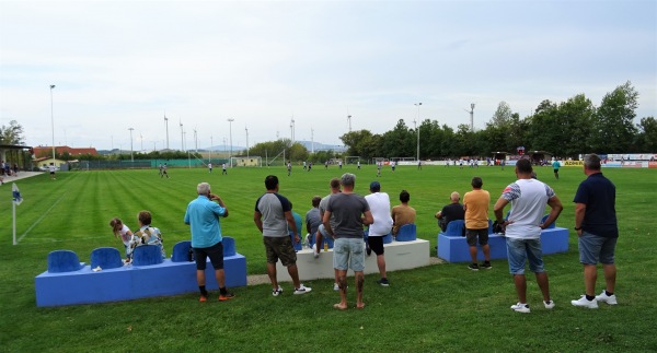 Sportplatz Höflein - Höflein