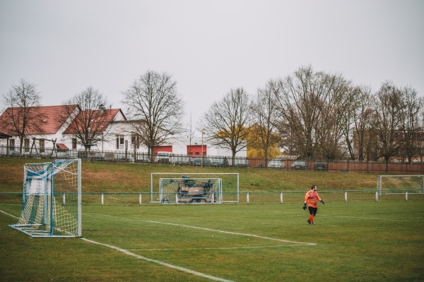 Sportplatz Hinter der Schule - St. Gangloff