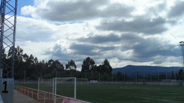 Campo de Fútbol Novo Doce - Padrón, GA