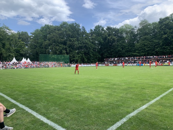 Mit Zusatztribünen 2022