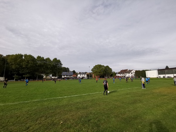 Sportplatz Uschlag - Staufenberg/Niedersachsen-Uschlag