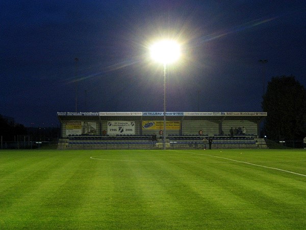 Sportplatz an der B80 - Seegebiet Mansfelder Land-Lüttchendorf