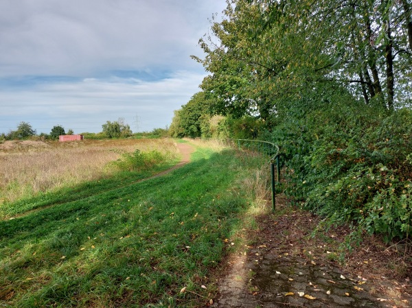 Sportplatz an der Schule - Düsseldorf-Wittlaer