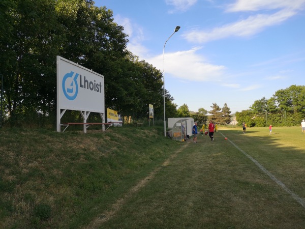 Fotbalové hřiště Tmaň - Tmaň