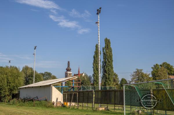 Stadion TJ Slovan Velvary - Velvary