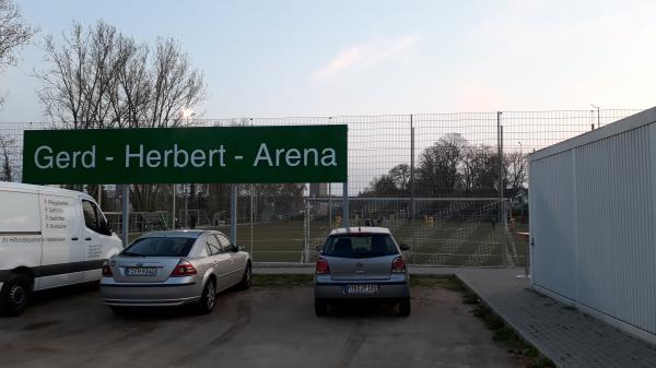Gerd-Herbert-Arena an der Staustufe - Hattersheim/Main-Eddersheim