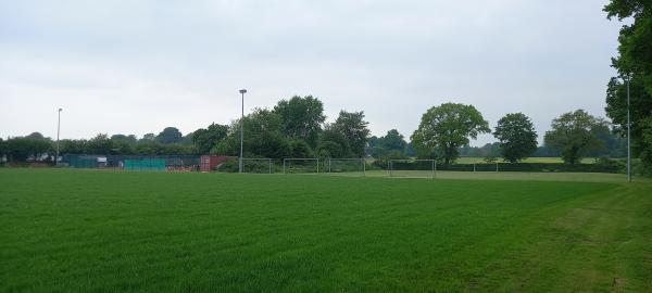 Sportplatz an der Schule B - Schafstedt