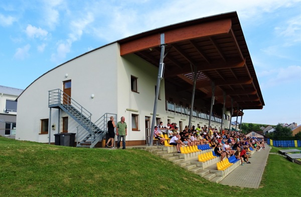 Stadion na Zelničkách - Strání