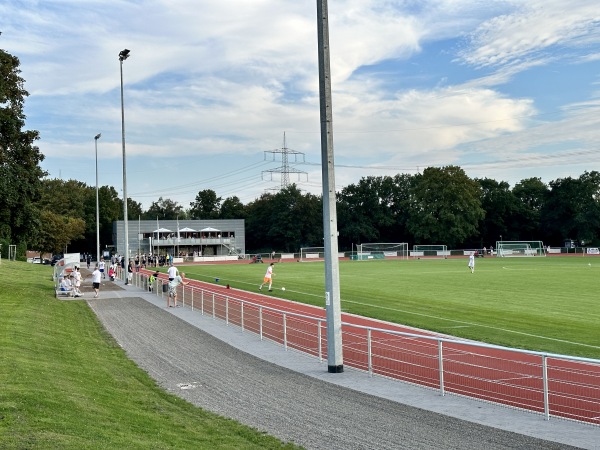 Bezirkssportanlage Krähenacker - Meerbusch-Osterath