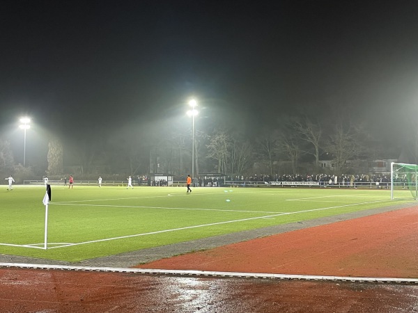 Sportplatz An der Dorfkirche - Berlin-Marienfelde