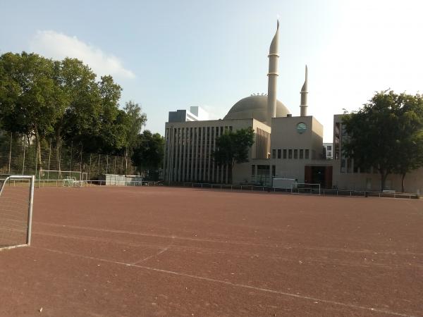 Prälat-Wolker-Anlage / Bezirkssportanlage Mitte Platz 3 - Köln-Ehrenfeld