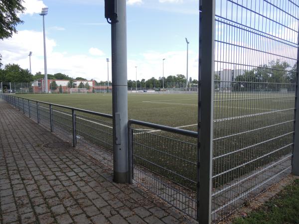 Stadion am Brentanobad Nebenplatz 1 - Frankfurt/Main-Rödelheim