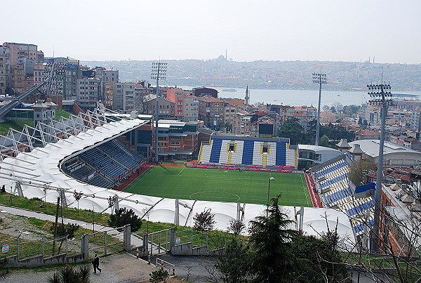 Recep Tayyip Erdoğan Stadyumu - İstanbul