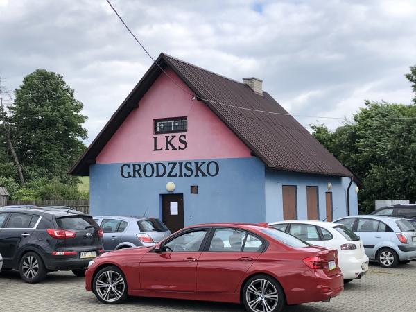 Boisko w LKS Grodzisko Raciechowice - Raciechowice
