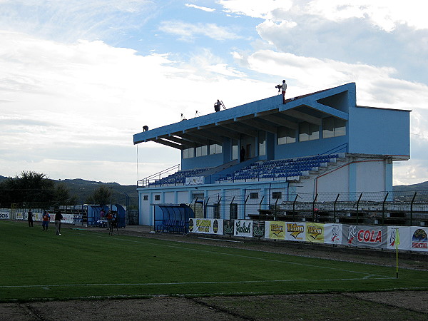 Stadiumi Shkumbin - Peqin