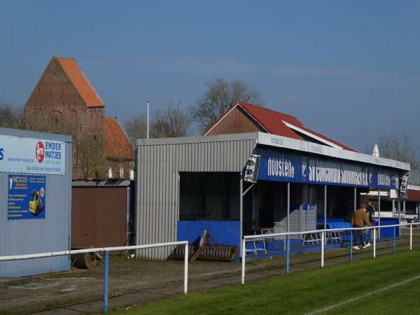 Sportplatz Am Schiefen Turm - Hinte-Suurhusen