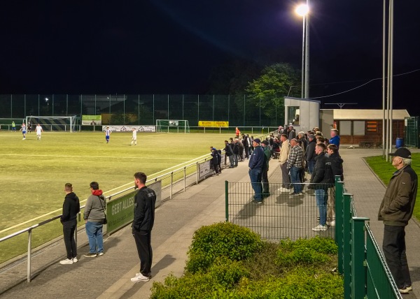 Stadion an der Theodor-Heuss-Schule Nebenplatz - Wirges