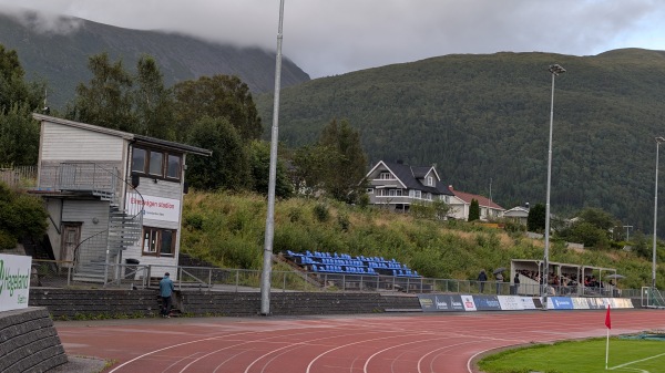 Elnesvågen stadion - Elnesvågen