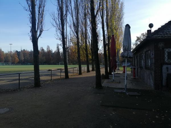 Volksparkstadion Nebenplatz 2 - Berlin-Mariendorf