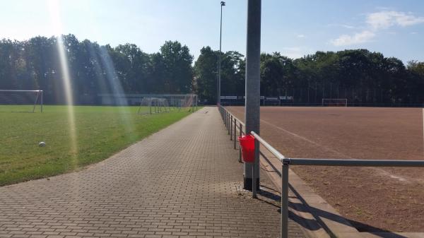 Sportplatz Servatiusstraße - Köln-Ostheim