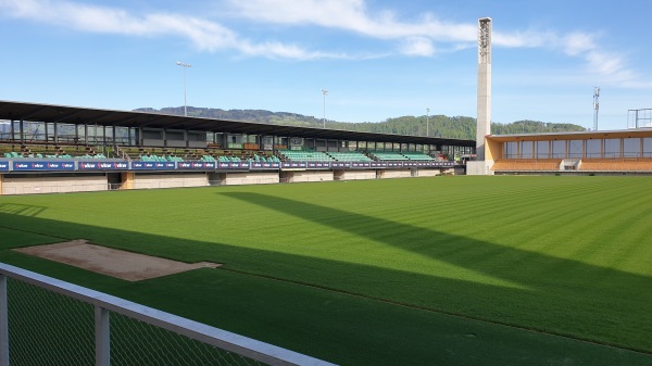Umbau der drei Tribünen