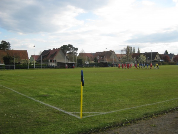 Sportplatz Straße der Deutsch-Sowjetischen Freundschaft - Elbe-Parey-Güsen