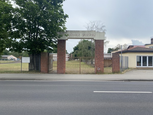 Städtischer Sportplatz Genthin - Genthin