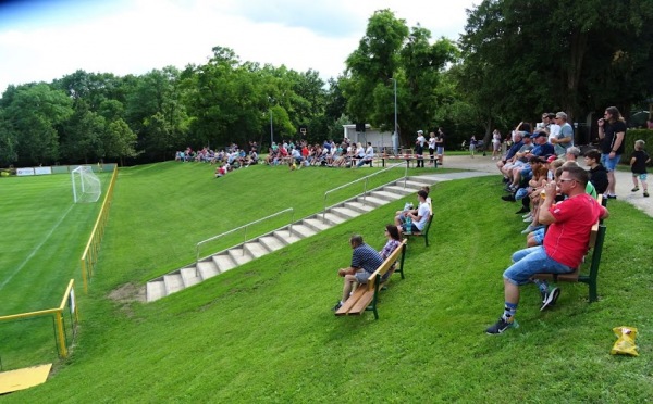 Fotbalove hřiště Hrušovany nad Jevišovkou - TJ Cukrovar Hrušovany nad Jevišovkou