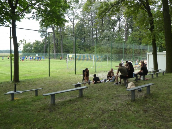 Boisko w Studzieniech - Studzieniec