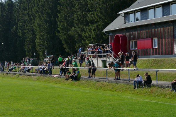 Sportplatz Igelshieb - Neuhaus/Rennweg