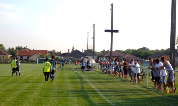 Bőnyi focipálya - Bőny