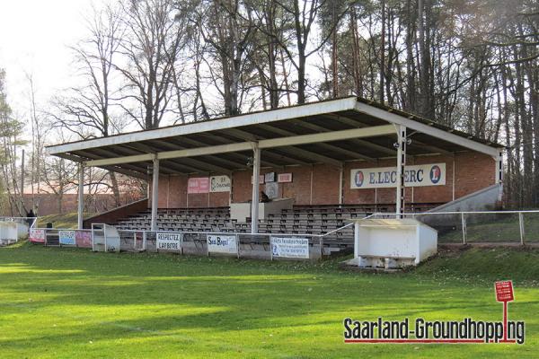 Ehemaliger Zustand: Tribüne abgerissen