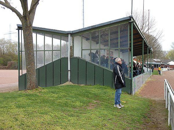 Bertram-Möthrath-Stadion - Düren-Arnoldsweiler