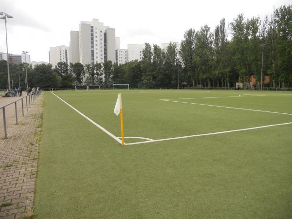 Sportanlage Königshorster Straße Platz 2 - Berlin-Märkisches Viertel