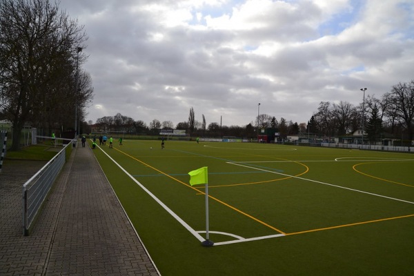 Guts-Muths-Stadion Nebenplatz - Magdeburg-Stadtfeld West
