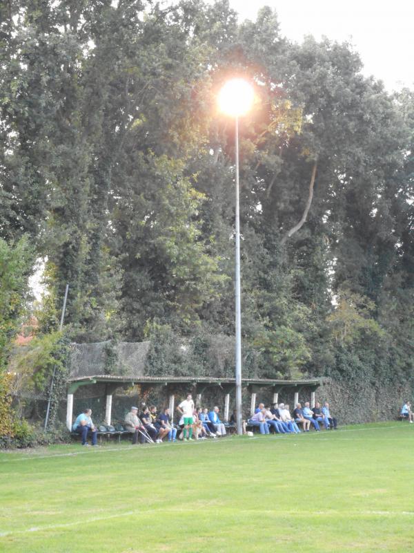 Sportplatz an der Schule - Aurich/Ostfriesland-Wallinghausen