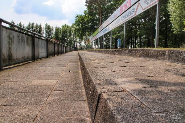 Walter-Steinkühler-Stadion - Emsdetten-Isendorf