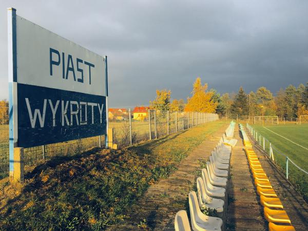 Stadion w Wykrotach - Wykroty