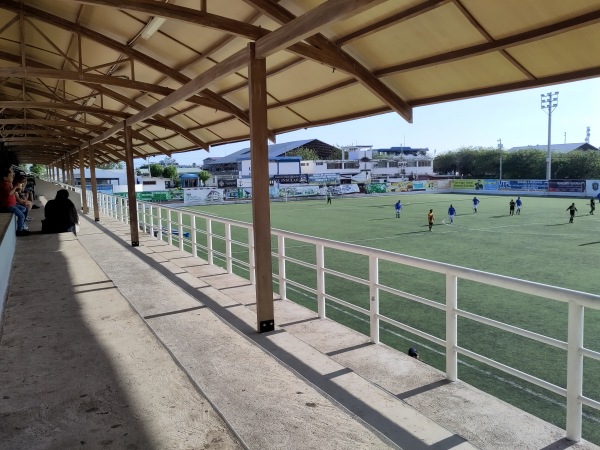 Estadio Sintético de Miraflores - Puerto Ayora, Santa Cruz, Galápagos