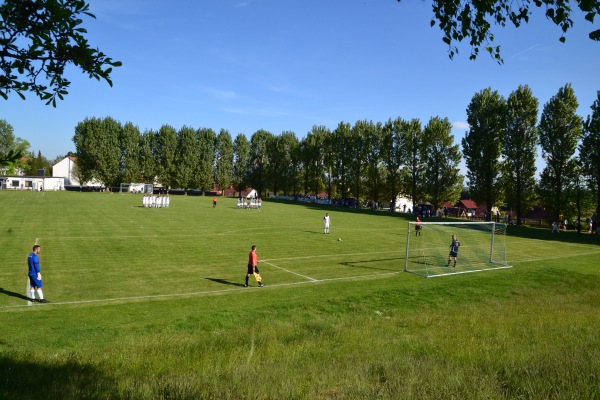 Sportplatz Hinter der Schule - St. Gangloff