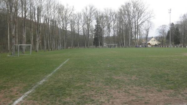 Stade rue de la Gare - Useldéng (Useldingen)