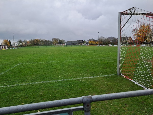 Sportplatz Am Wäldchen - Lutzerath