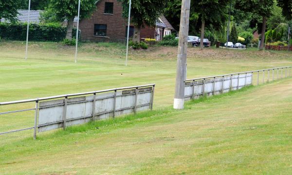 Sportplatz Ehrenburg - Ehrenburg