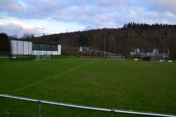 Sportplatz Uschlag - Staufenberg/Niedersachsen-Uschlag