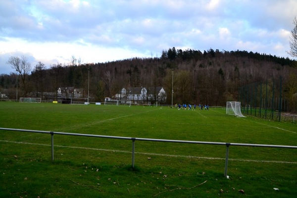 Sportplatz Uschlag - Staufenberg/Niedersachsen-Uschlag