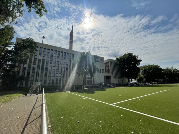 Prälat-Wolker-Anlage / Bezirkssportanlage Mitte Platz 3 - Köln-Ehrenfeld