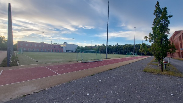 Sportplatz Wilhelm-Ostwald-Schule - OSZ für Gestaltung - Berlin-Steglitz