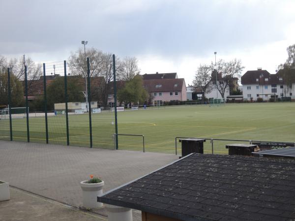 Sportplatz Oberfeld - Wiesbaden-Erbenheim