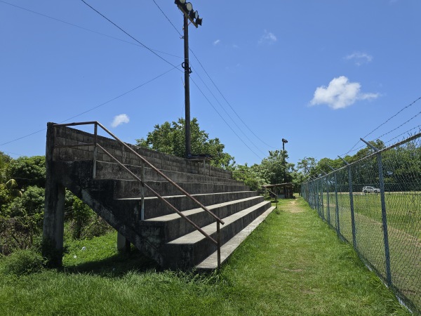 Campo de Fútbol de Corozal - Corozal, Bay Islands, Roatán